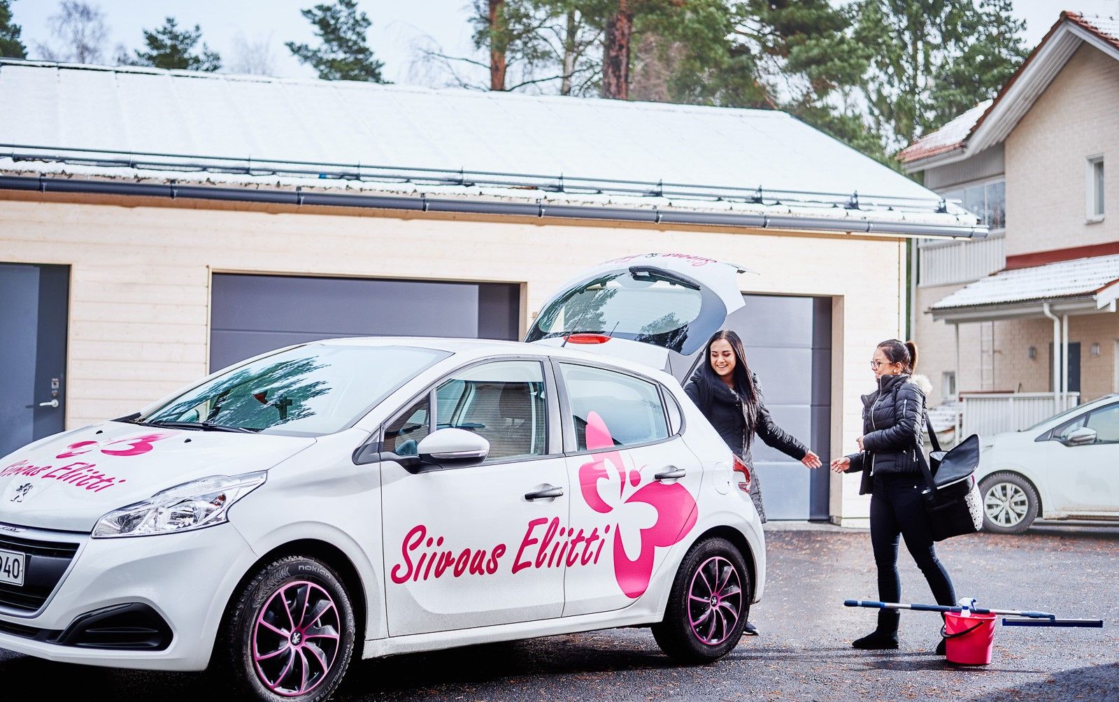 Siivous Eliitin ammattilaiset - Siivous Eliitti Meillä on kaikki tarvittavat tarvikkeet ja välineet suorittaaksemme siivouksen laadukkaasti ja turvallisesti.